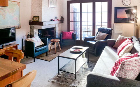 Les Aiguilles D'Argent 10: Picture Frame, Table, Furniture, Couch, Building, Lighting, Interior Design, Television, Clock, Floor