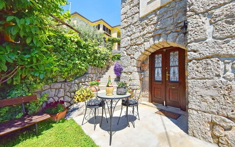 Evići: Property, Building, House, Real Estate, Estate, Cottage, Courtyard, Room, Yard, Architecture