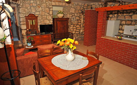 Brač Sutivan 111: Flower, Table, Property, Furniture, Picture Frame, Flowerpot, Houseplant, Building, Chair, Plant