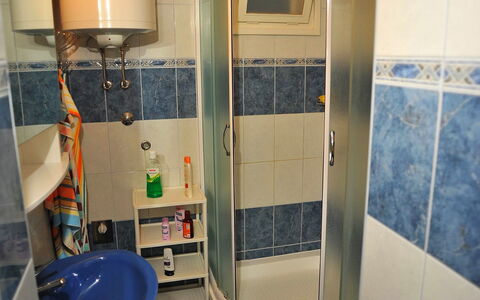 Brač Sutivan 111: Property, Building, Plumbing Fixture, Interior Design, Floor, Flooring, Gas, House, Plumbing