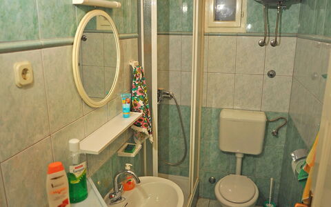Brač Sutivan 111: Mirror, Tap, Bathroom Sink, Plumbing Fixture, Sink, Property, Green, Bathroom, Interior Design, Floor