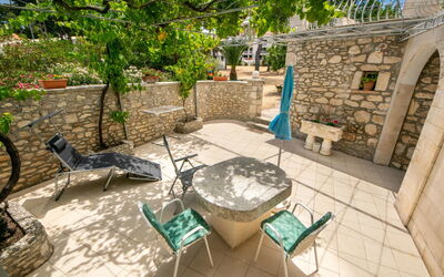 Accommodation:&nbsp;Mirta 111.4
