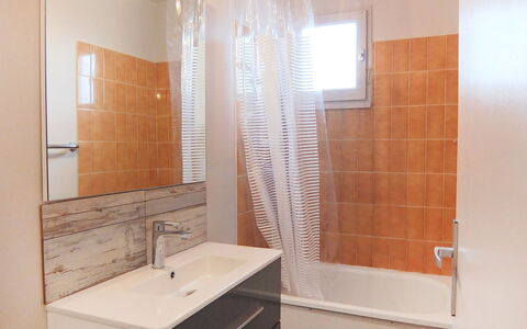 Marinas du Ponant: Mirror, Tap, Plumbing Fixture, Sink, Property, Bathroom Sink, Bathroom, Wood, Interior Design