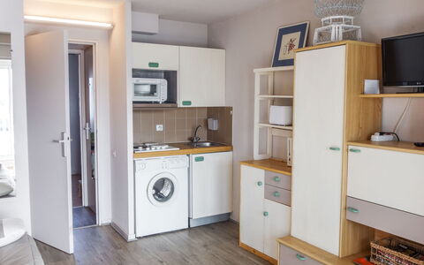 Marinas du Ponant: Cabinetry, Property, Furniture, Building, Kitchen, Wood, Home Appliance, Countertop, Kitchen Stove, House