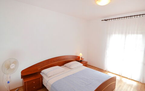 Ante: Furniture, Property, Comfort, Building, Wood, Interior Design, Textile, Lighting, Orange, Pillow