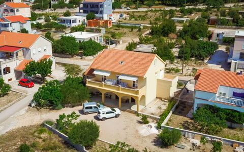 Ante: Building, Plant, Window, House, Tree, Land Lot, Urban Design, Vehicle, Car, Condominium