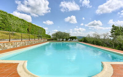 Barberino Valdelsa 155: Water, Cloud, Sky, Water Resources, Daytime, Swimming Pool, Green, Nature, Azure, Tree